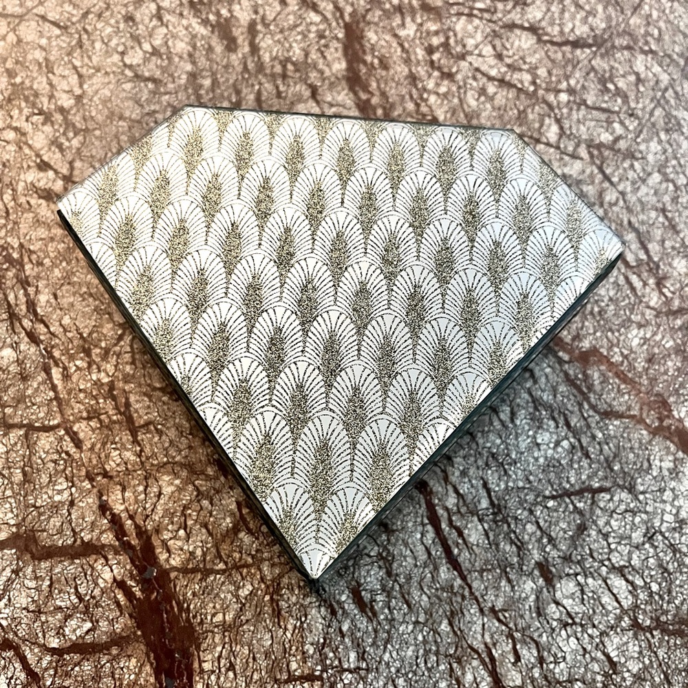 Gem shaped jewelry box